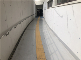 경기장 내부 복도 사진