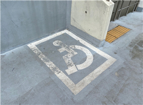 휠체어사용자 전용 관람석 사진