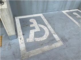 휠체어사용자 전용 관람석 사진