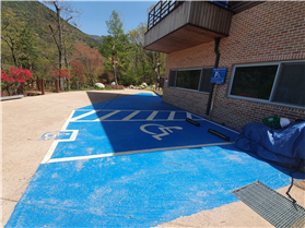 외부 장애인전용주차장2 사진